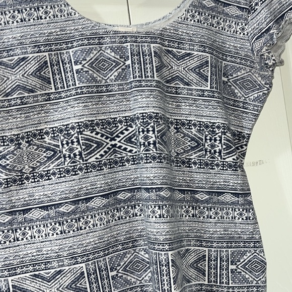 T-Shirt - Picture 2 of 4